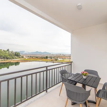 Lakeview Apartmán *