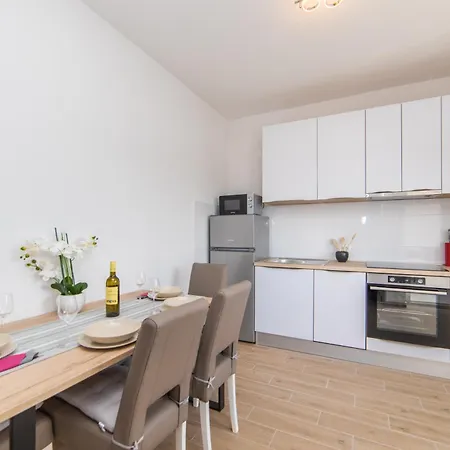 Lakeview Apartmán *