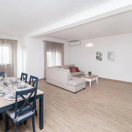 Lakeview Apartmán *